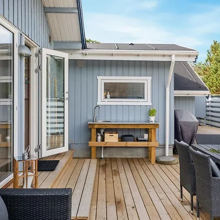Julietta - 50m From The Sea By Interhome *