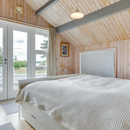 Semesterbostad Julietta - 50m From The Sea By Interhome